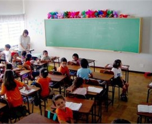 Интересно, поднимет ли тысяча гривен социальный статус киевских учителей? Фото с сайта sxc.hu.
