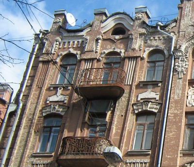 К маю в Киеве отреставрируют семь фасадов. Фото автора