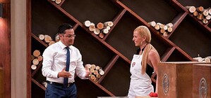 Эпатажная крымская блондинка Таня Стребкова соблазняет судью на шоу 