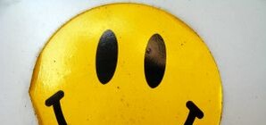 Позитив недели: радуемся падению цен на жилье и огромному смайлу, наблюдаем за зомби и общаемся с флиртующим роботом