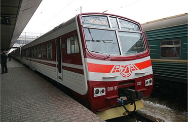 Азаров станет первым пассажиром электрички. Фото с сайта forum.glavred.info