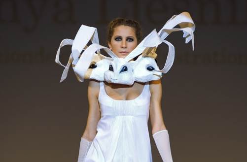 Хотите себе такой шарфик? Фото с сайта www.fashionweek.com.ua. 