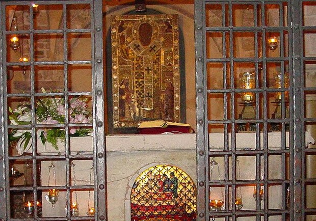 Гробница святого Николая находится в итальянском городе Мари. Фото Orthodox33 с сайта ru.wikipedia.org.