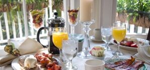 Отели у Средиземного моря, балы в Лейпциге и винные подвалы Молдавии: как киевские чиновники ездят в командировки