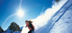 Планируем новогодние праздники заранее! Одесситы заполонят Карпаты, отправятся на родину диких обезьян и встретятся с настоящим Сантой 