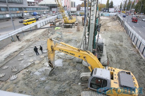 Строительство начали на большой теплосети, питающей весь район. Фото Юрия Кузнецова, segodnya.ua