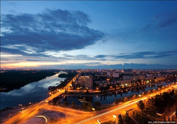 Такую красоту можно заснять с киевских крыш. Фото с сайта tov-tob.livejournal.com.