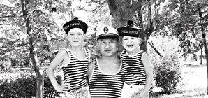 Дочка Лилии Подкопаевой играет куклами со стразами Сваровски