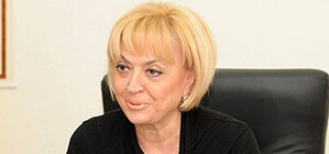 Депутат из Крыма скупает тушенку и советует быстро потратить гривны