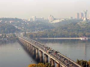 Пропускную способность моста увеличат в два раза к весне. Фото с сайта xauto.com.ua
