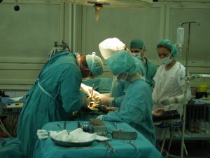 Резать хирурги в субботу не будут, но совет дадут. Фото с сайта www.sxc.hu.