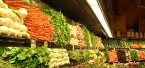 На рынках города распродают овощи