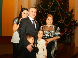Когда-то семья Черновецких выглядела такой счастливой