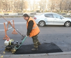 На проспекте Бажана будут ремонтировать дорогу и перекроют движение. Фото Максима Люкова