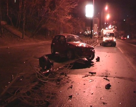 Мужчины скрылись с места аварии. Фото magnolia-tv.com