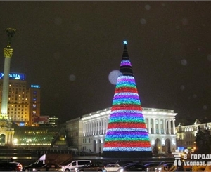 Главная елка страны зажжется сегодня. Фото Ольги Кромченко