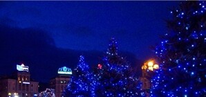 Чем жил Киев: на Майдане зажгли радужную елку, Печерск остался без тепла, а в трех районах объявили карантин