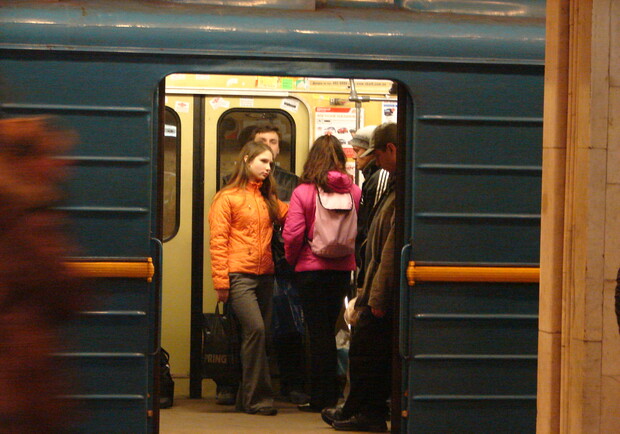 В Новогоднюю ночь в столице будет продлена работа всего общественного транспорта. Фото Николая Лещука