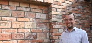 Днепропетровский коллекционер построил дом из столетнего кирпича