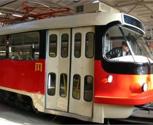 Трамвайную линию строить еще и не начинали, зато сдать должны через 5 месяцев. Фото с сайта "Киевпастранс"