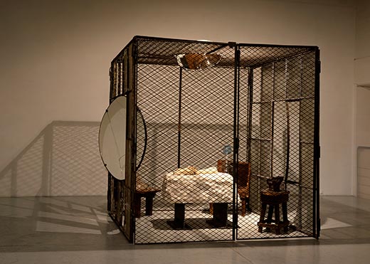 Современное искусство в виде клеток от Луизы Буржуа. Фото с сайта smithsonianmag.com