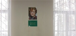 В Харькове место, где стояла парта Гурченко, украсила табличка