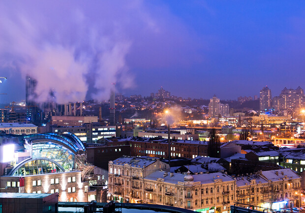 Ночной Киев сверкает снегом и горит окошками домов. Фото с сайта ked-pled.livejournal.com