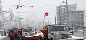Чем жил Киев: киевлянам на головы падают сосульки, каждый день рвутся трубы, зато 