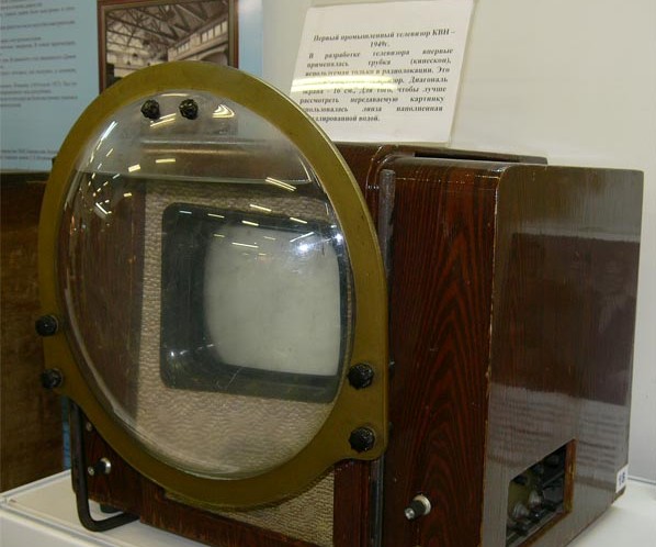 Первый телевизор под названием "КВН" выглядел так.  Фото с сайта blog.trud.ru