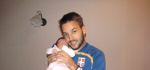 Динамовец Нинкович впервые показал дочку: Такая кроха, даже боюсь взять на руки