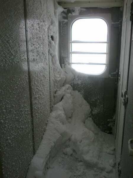 Новость - Транспорт и инфраструктура - Украинцев засыпает снегом прямо в поездах