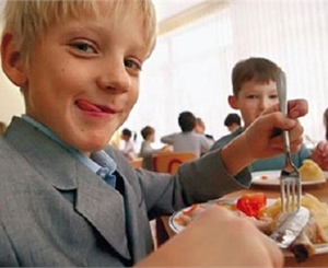 Киевские школы незаконно растратили выделенные на питание детей 4,2 миллиона гривен.Фото с сайта segodnya.ua