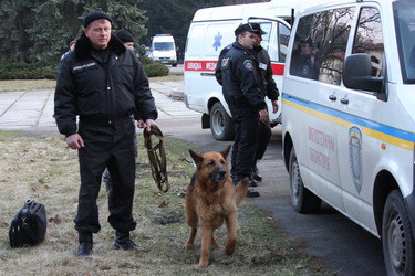 Детей искали с собаками. Фото с сайта МВД Киеве