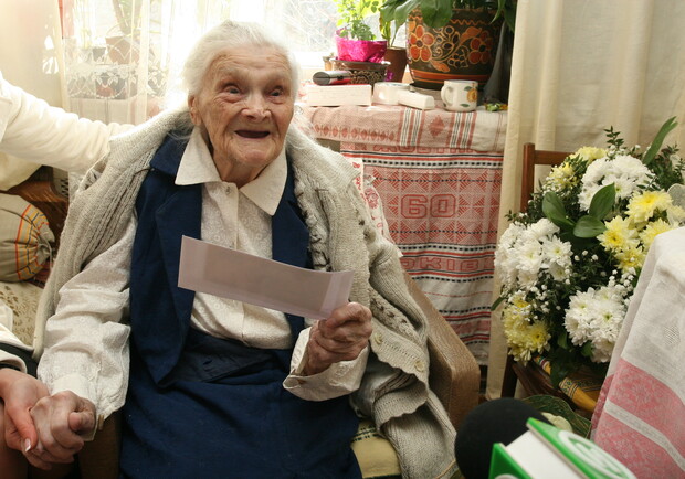 Антонина Павловна сегодня отмечает 111-летие. Фото Антона Лущика