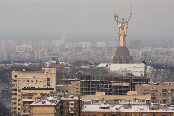 А еще этой зимой, несмотря на морозы, киевляне влюблялись! Фото с сайта freedownfall.livejournal.com
