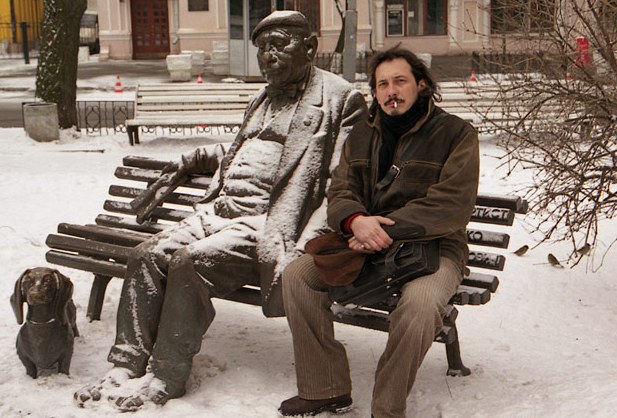 Актеру и телеведущему Олегу Стальчуку сегодня исполняется  45 лет. Фото с сайта kino-teatr.ru