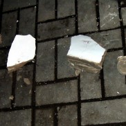 Осторожно! В Донецке на проспекте Хмельницкого с домов падают кирпичи