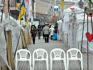 К началу Евро-2012 палаток на Крещатике не будет. Фото Дмитрия Никонорова