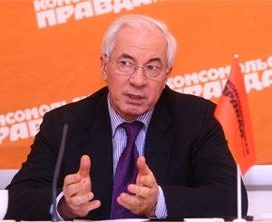 Азаров пообещал пересчитать пенсии и вернуть все вклады Сбербанка. Фото Максима Люкова
