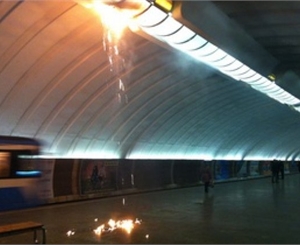 Загоревшаяся люстра на "Осокорках" была из токсичного и легковоспламеняющегося пластика. Фото с сайта tsn.ua
