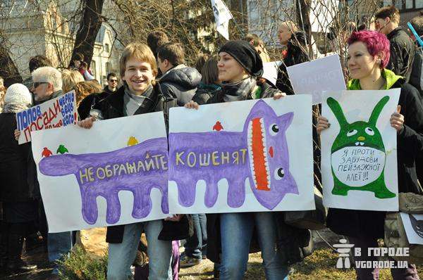 Люди собирали подписи против застройки Пейзажки. Фото Анны Крамаренко