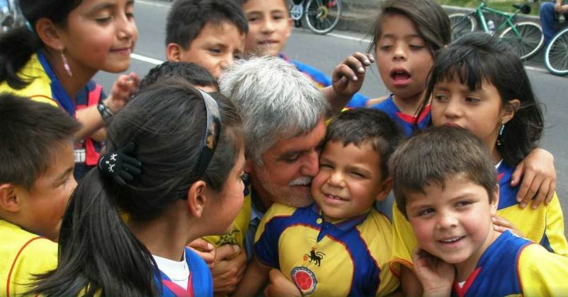 По мнению Энрике Пеньялосы, власти любого города должны заботиться о его будущем, то есть, о детях. Фото КГГА