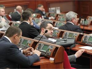Народные избранники в Киевсовете обходятся киевлянам недешево. Фото Максима Люкова