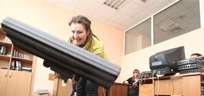 Где в Киеве найти работу приезжему: натурщица за 25 гривен или массовка на ТВ за 200