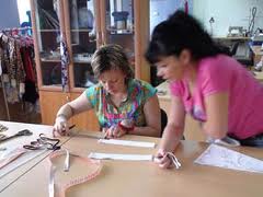 Почем обновки в ателье Луганска: платье от 180 гривен, мужской костюм – от 450