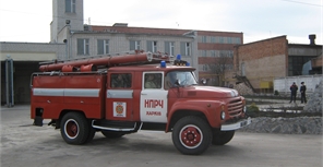 Под Харьковом МЧСники вытащили мужчину из горящего дома 