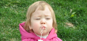 В Киеве прошел парад мыльных пузырей