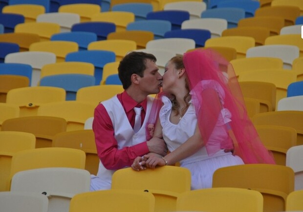 Павел и Катя праздновали свою свадьбу на НСК "Олимпийском". Фото пресс-службы стадиона