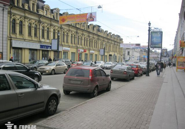 Власти нашли новый способ борьбы со стихийными парковками. Фото Тамары Балаевой