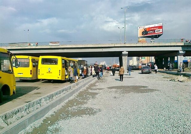 Реконструкция дороги на проспекте Н. Бажана продолжается. Фото: http://777-konstantin.blogspot.com